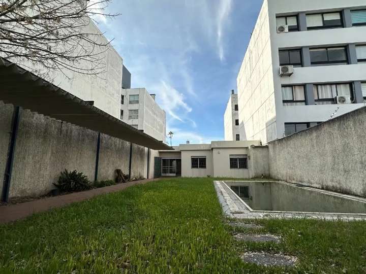 Casa en venta en Avenida Luis Alberto de Herrera, Montevideo