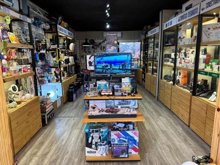 Comercial / Tienda en venta en Avenida Italia, Montevideo