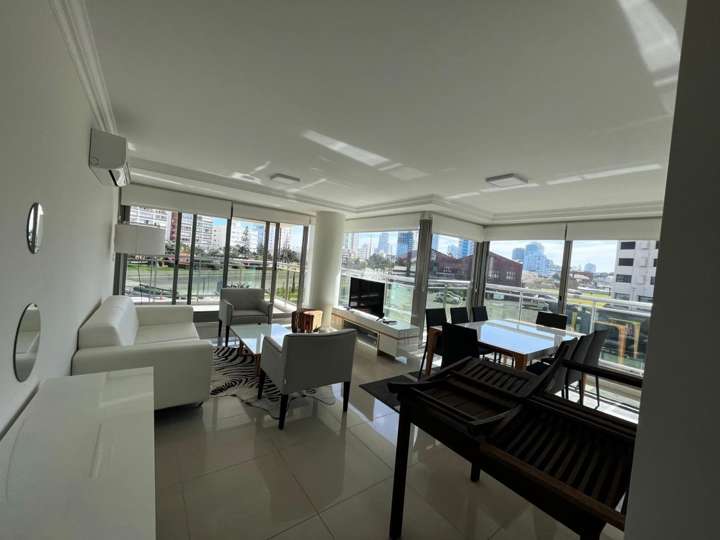 Apartamento en alquiler en Punta Del Este