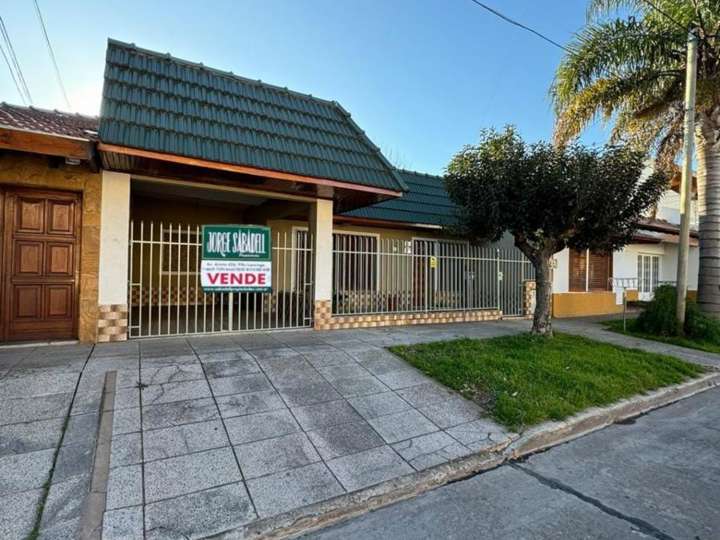 Casa en venta en Perito Moreno, 2965, Villa Luzuriaga