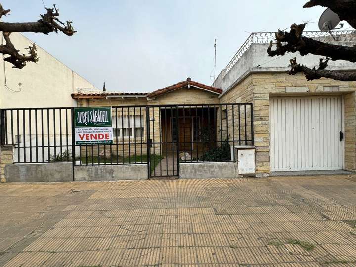 Casa en venta en Doctor Ignacio Arieta, 749, Villa Luzuriaga