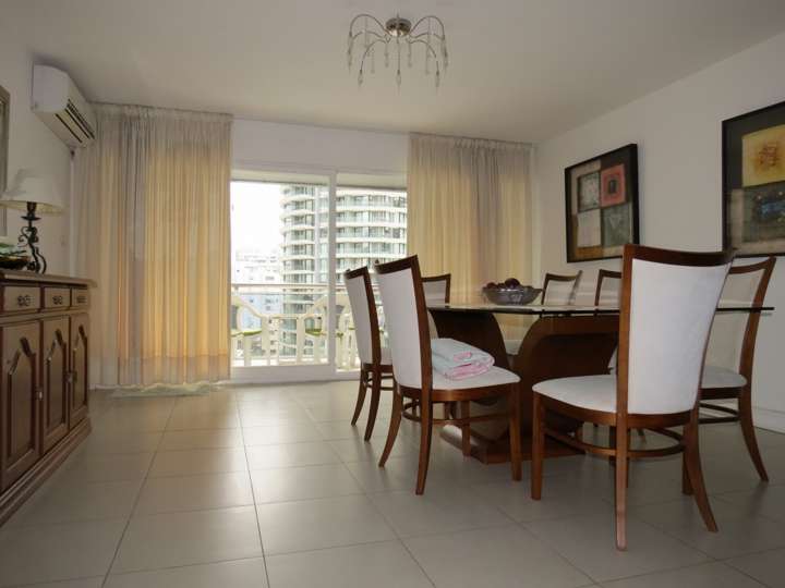 Apartamento en venta en Avenida Chiverta, Punta Del Este