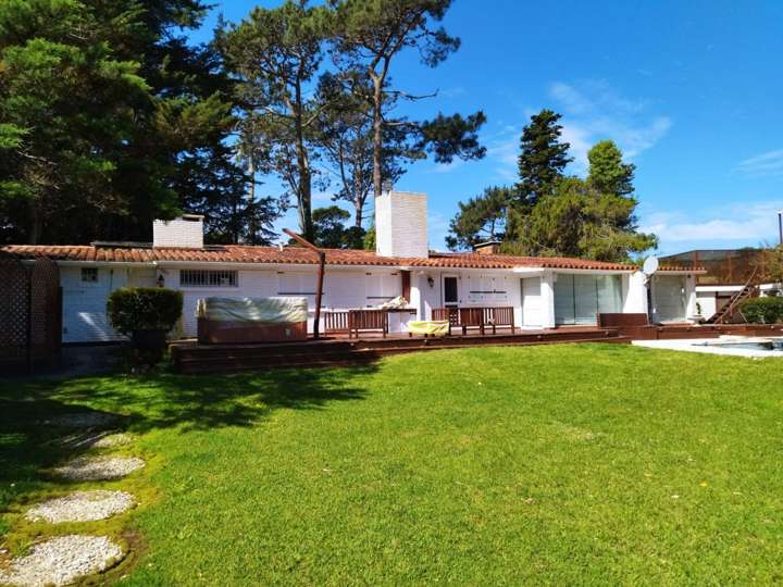 Casa en venta en Avenida Louis Pasteur, Punta Del Este