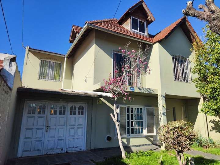 Casa en venta en Tomás Alva Edison, 916, Buenos Aires