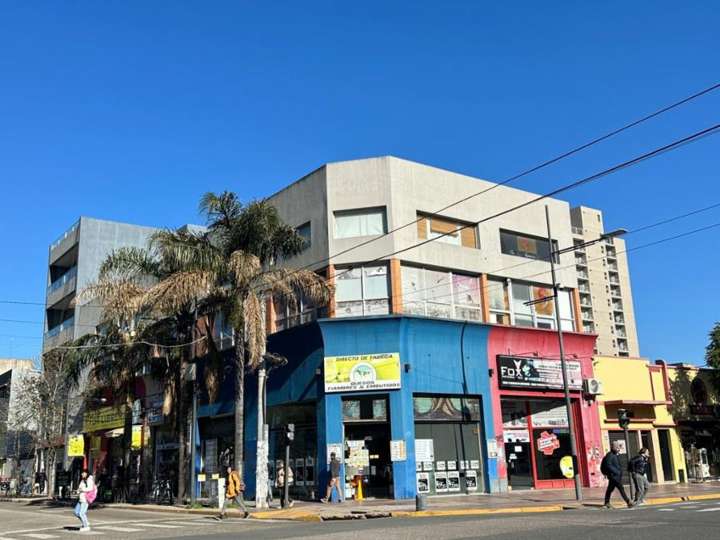 Comercial / Tienda en venta en Avenida Presidente Juan Domingo Perón, 2833, Buenos Aires