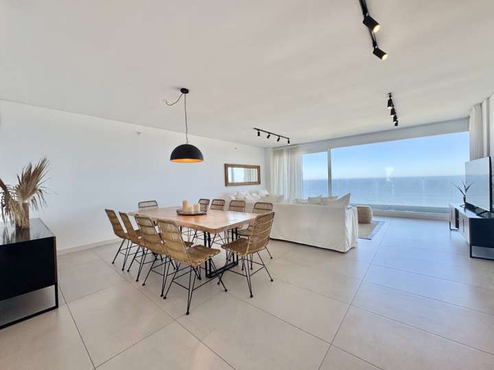 Apartamento en venta en Rambla Lorenzo Batlle Pacheco, Punta Del Este