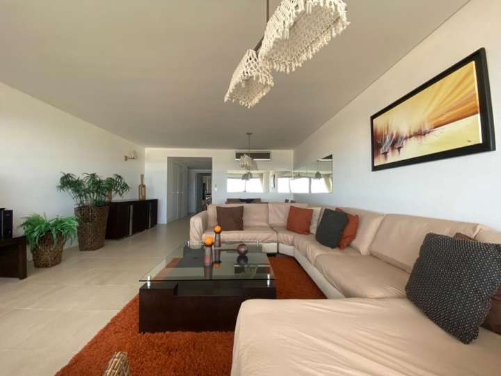 Apartamento en venta en Biarritz, Punta Del Este