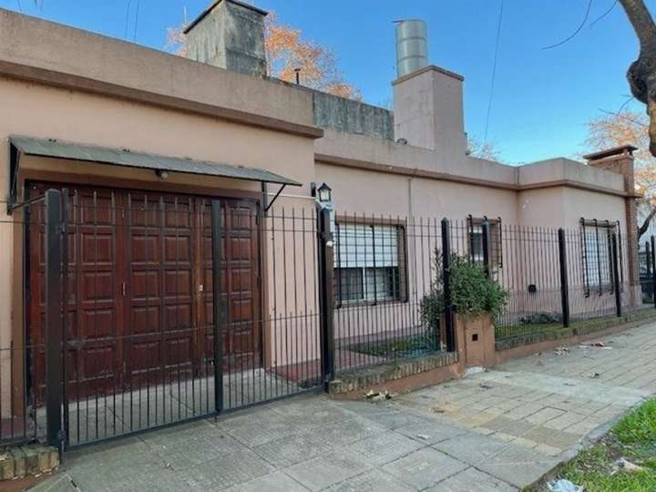 Casa en venta en Roque Sáenz Peña, San Antonio de Padua