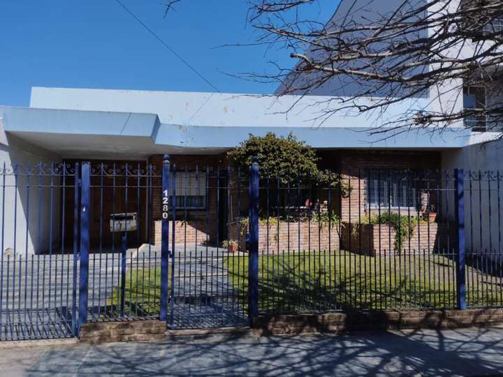 Casa en venta en Leandro N. Alem, 1210, Buenos Aires