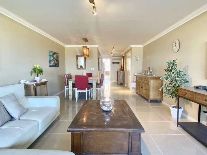 Apartamento en venta en Rambla Lorenzo Batlle Pacheco, Punta Del Este