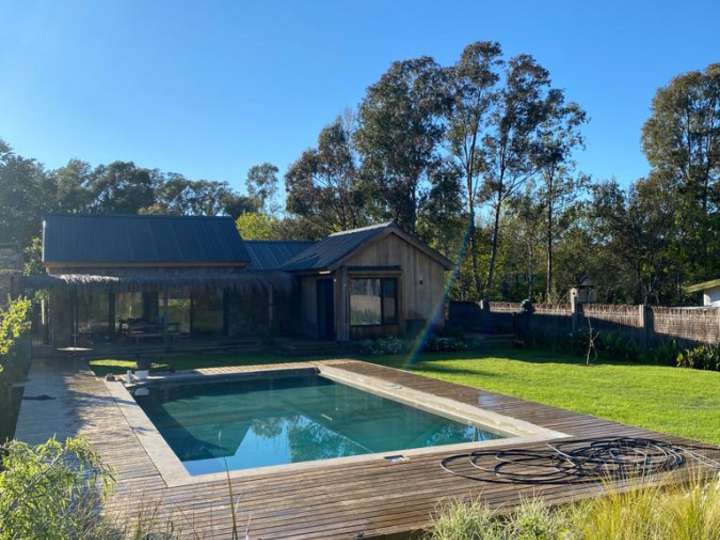 Casa en venta en Avenida Juana de América, El Tesoro