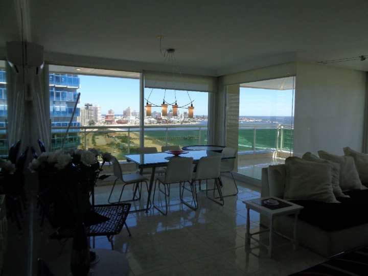 Apartamento en alquiler en Punta Del Este