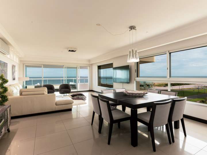 Apartamento en venta en Rambla Lorenzo Batlle Pacheco, Punta Del Este