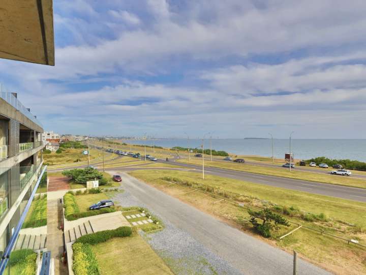 Apartamento en venta en Pinares, Maldonado