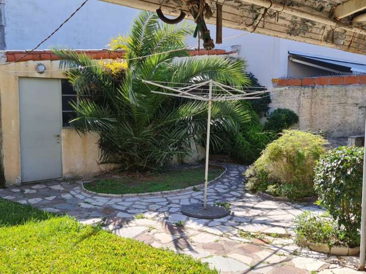 Casa en venta en Rivera Indarte, 764, Villa Luzuriaga