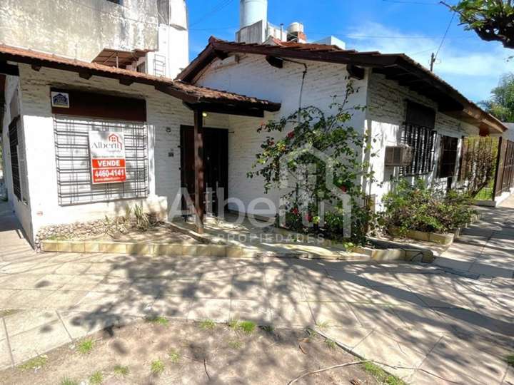 Casa en venta en Bayle, 952, Villa Sarmiento