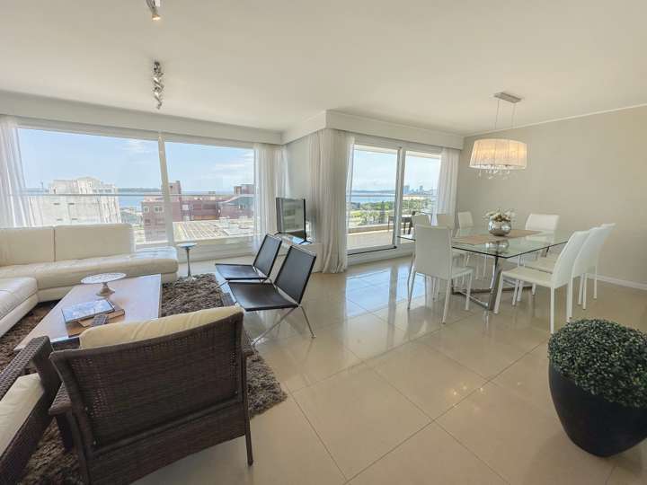 Apartamento en venta en Avenida Chiverta, Punta Del Este