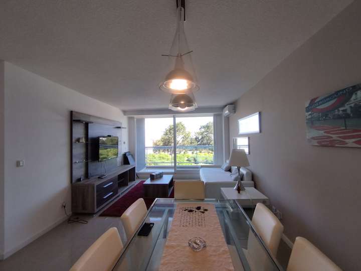 Apartamento en venta en Rambla Lorenzo Batlle Pacheco, Punta Del Este