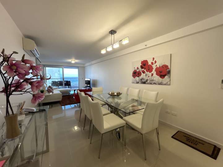 Apartamento en venta en Rambla Lorenzo Batlle Pacheco, Punta Del Este