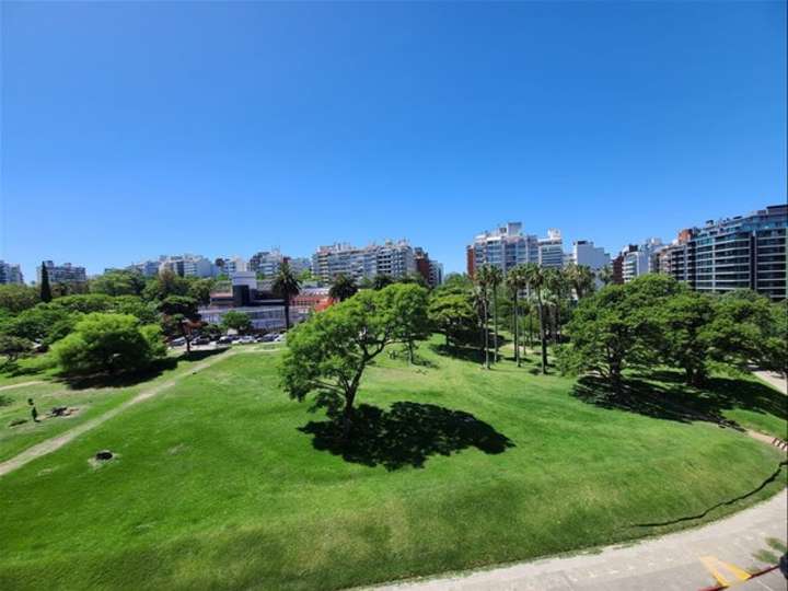 Apartamento en alquiler en Roque Graseras, Montevideo
