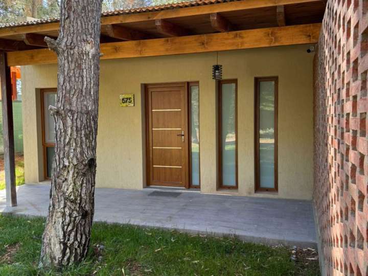 Casa en alquiler en Partido de Monte Hermoso, Buenos Aires