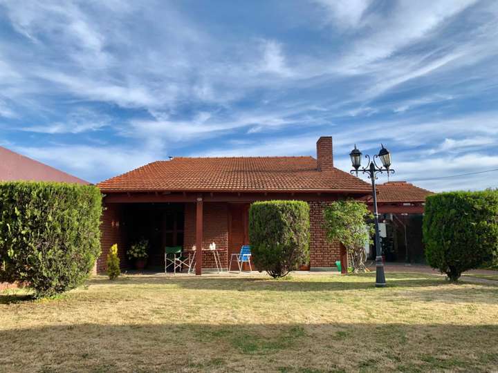 Casa en venta en Avenida Bahía Blanca, Buenos Aires