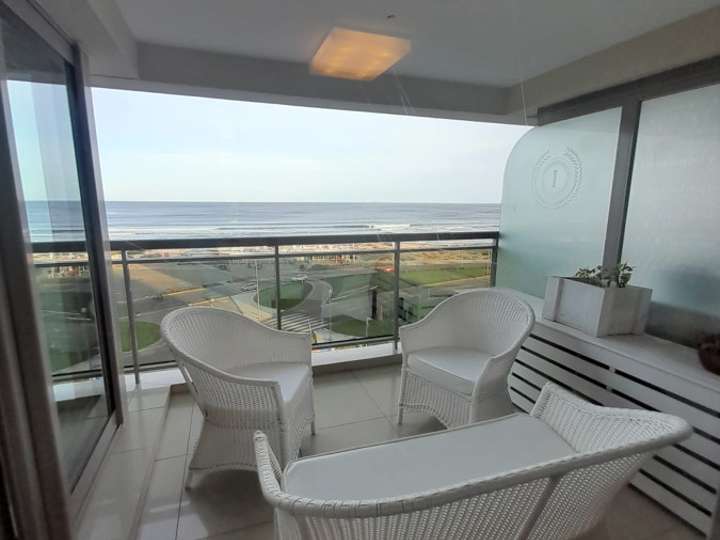 Apartamento en venta en Henry Dunant, Punta Del Este