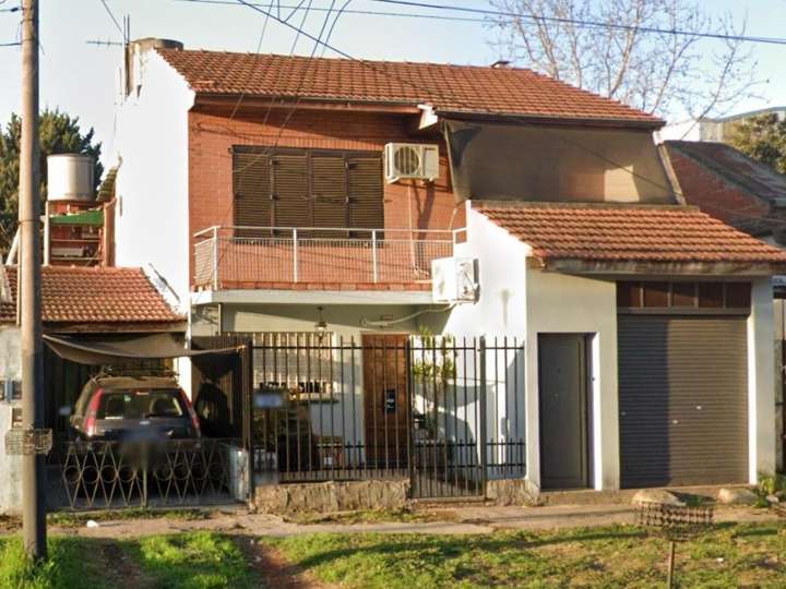 Casa en venta en Avenida Presidente Juan Domingo Perón, 742, Villa Luzuriaga