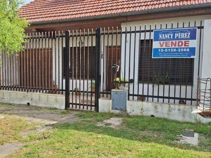 Casa en venta en Entre Ríos, 1450, Villa Luzuriaga