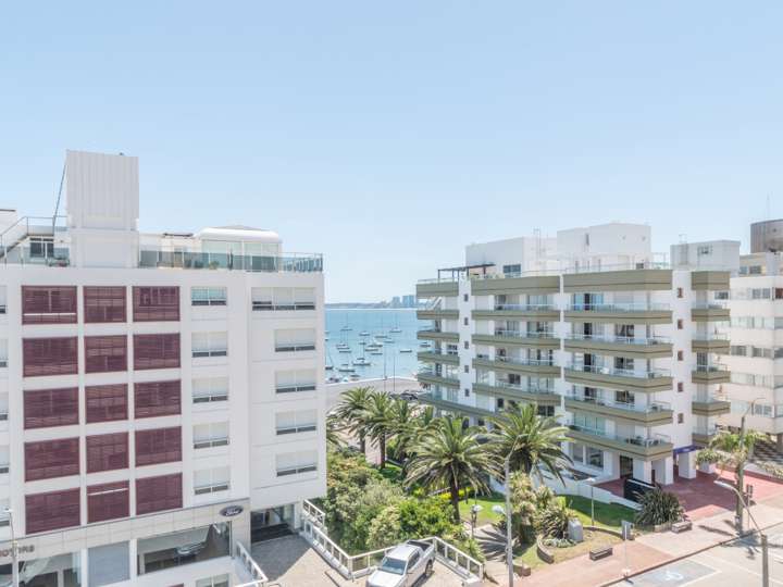 Apartamento en venta en Comodoro Gorlero (Calle 19), Punta Del Este