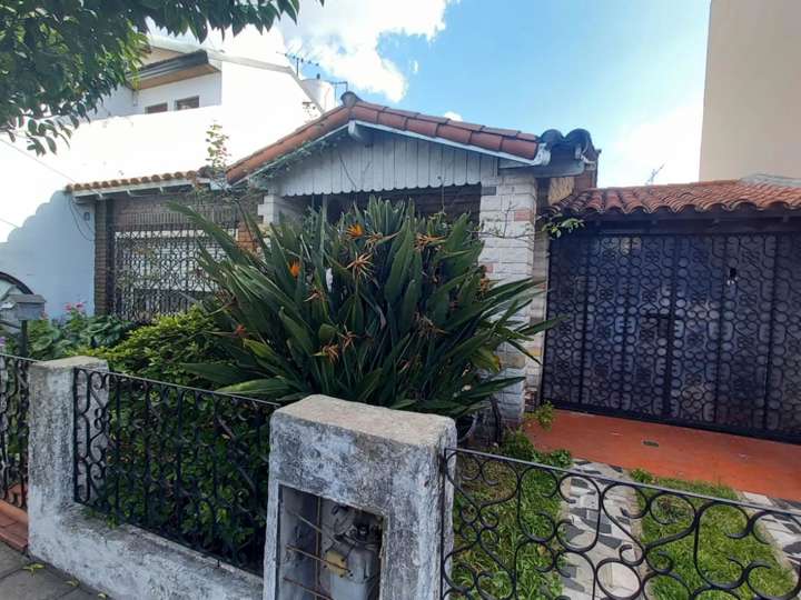 Casa en venta en Monseñor José Marcón, 709, Villa Luzuriaga