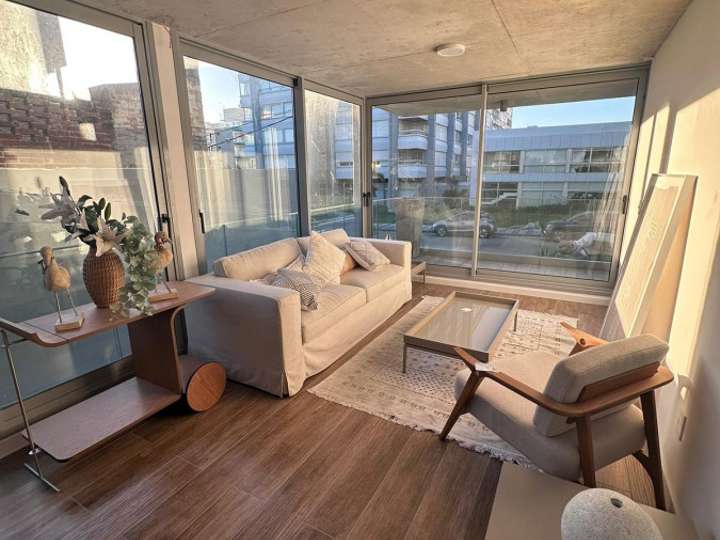 Apartamento en venta en El Mesana (Calle 24), Punta Del Este