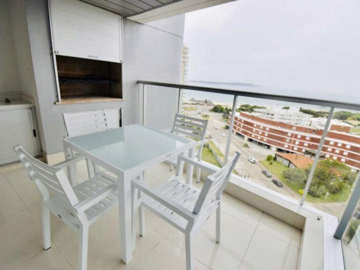 Apartamento en venta en Avenida Orlando Pedragosa Sierra, Punta Del Este