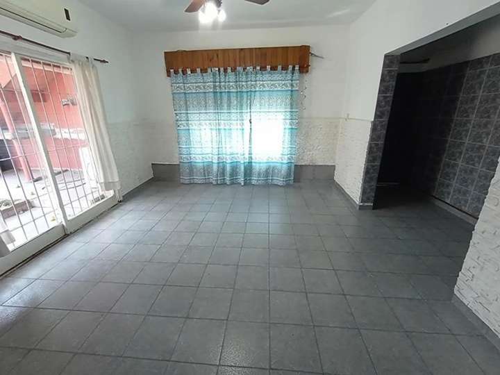 Casa en venta en Maestra Rocha Montarcé, 2066, El Palomar