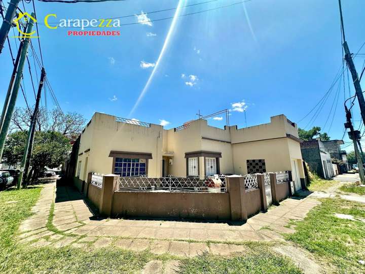 Casa en venta en 804 - Esteban Echeverría, 6601, Villa Bosch