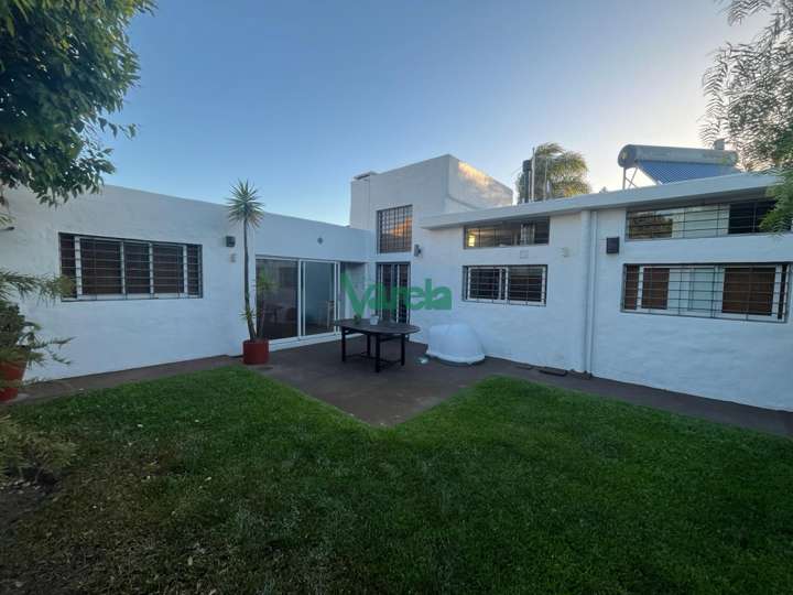 Casa en venta en El Pinar, Canelones