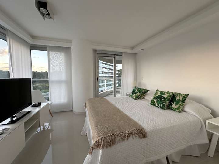 Apartamento en venta en Rambla Lorenzo Batlle Pacheco, Punta Del Este