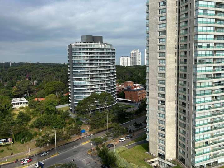 Apartamento en venta en Apeninos, Punta Del Este