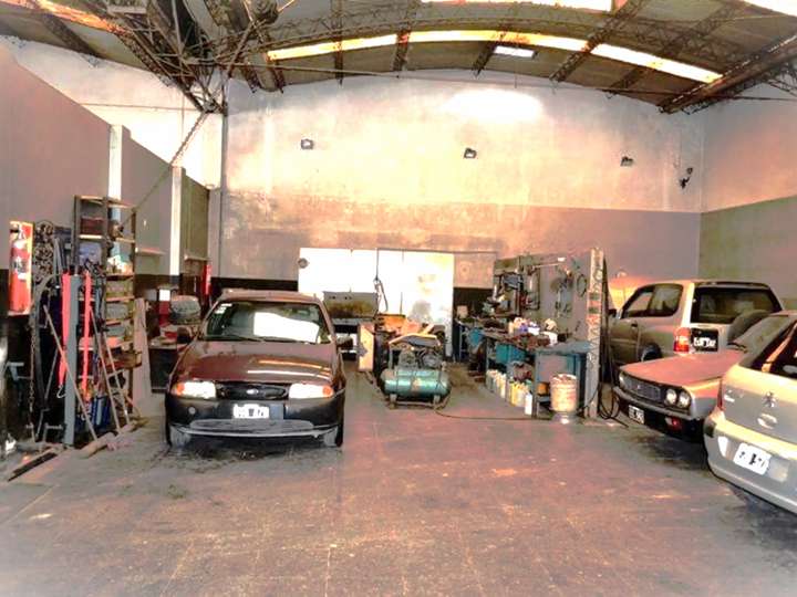 Comercial / Tienda en alquiler en Avenida Intendente Esteban Crovara, La Tablada