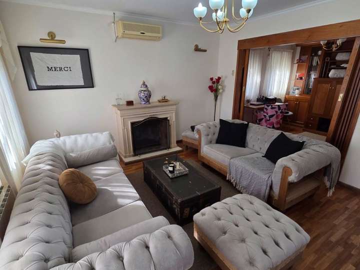 Casa en venta en Sergio Karakachoff, Buenos Aires