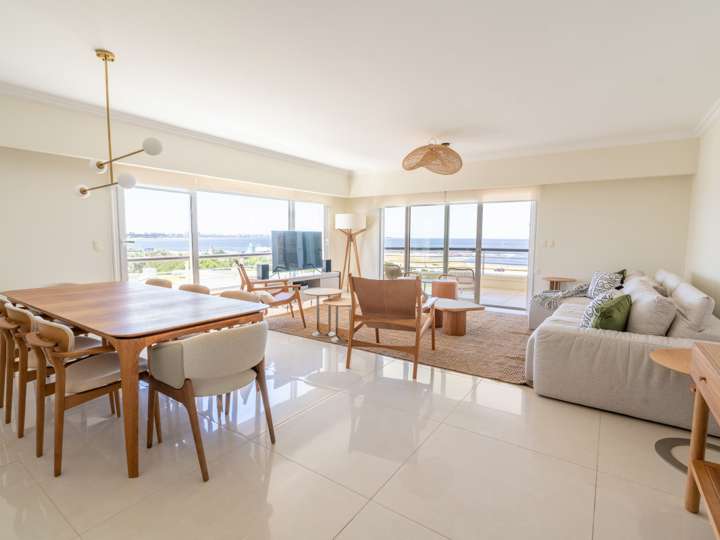 Apartamento en venta en Pinares, Maldonado