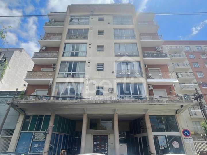Comercial / Tienda en venta en Galeria Monumental, Haedo