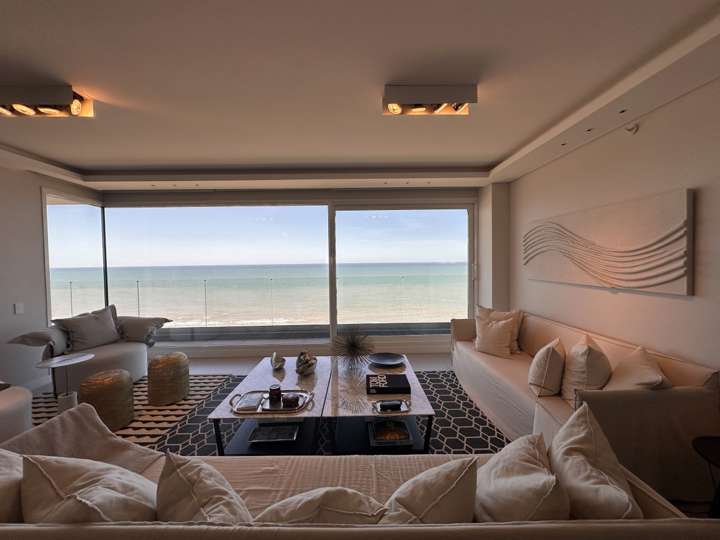 Apartamento en venta en Rambla Lorenzo Batlle Pacheco, Punta Del Este