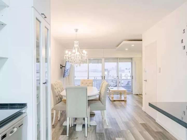 Apartamento en venta en Enrique Estrázulas, Montevideo