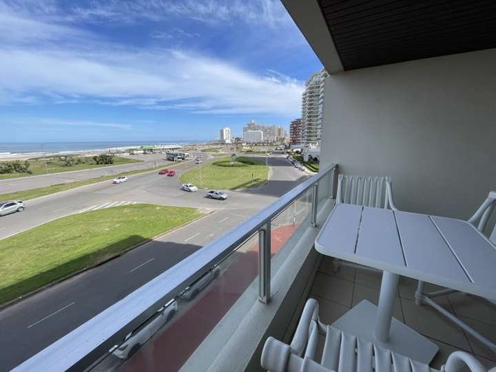 Apartamento en venta en Rambla Lorenzo Batlle Pacheco, Punta Del Este