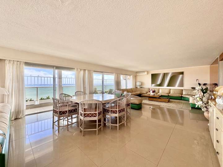 Apartamento en venta en Rambla Doctor Claudio Williman, Punta Del Este