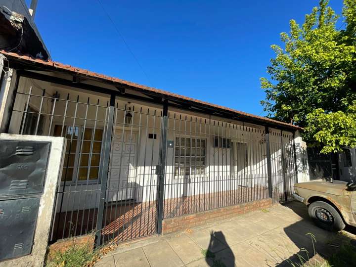 Casa en venta en Esquiro, 516, Buenos Aires