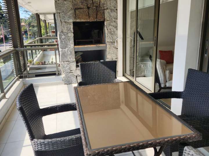 Apartamento en venta en Guillermo Marconi, Punta Del Este