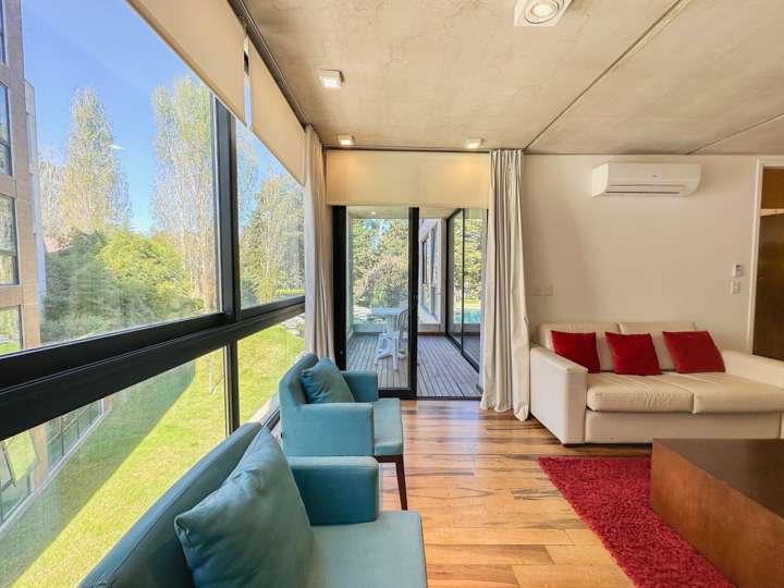 Apartamento en venta en Avenida Orlando Pedragosa Sierra, Punta Del Este