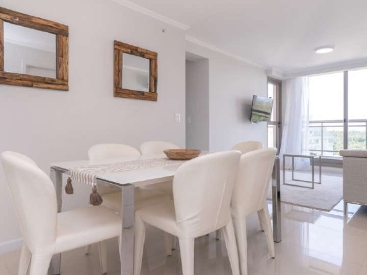 Apartamento en venta en Avenida Orlando Pedragosa Sierra, Punta Del Este